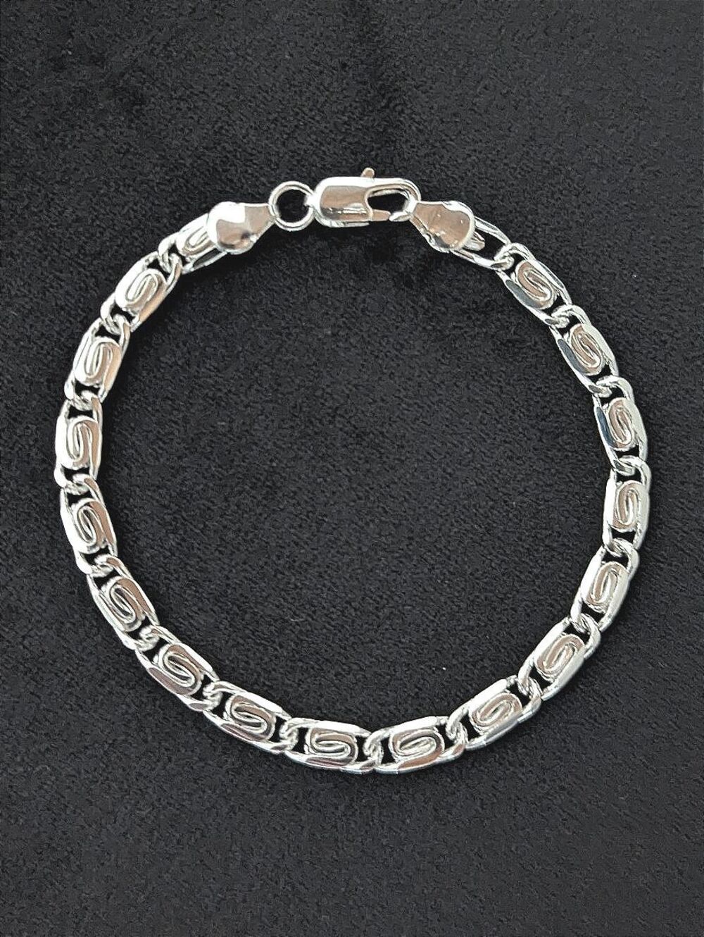 Silver Interlocking Link Bracelet Minimalist Silver Plated Elegant Quiet Luxury